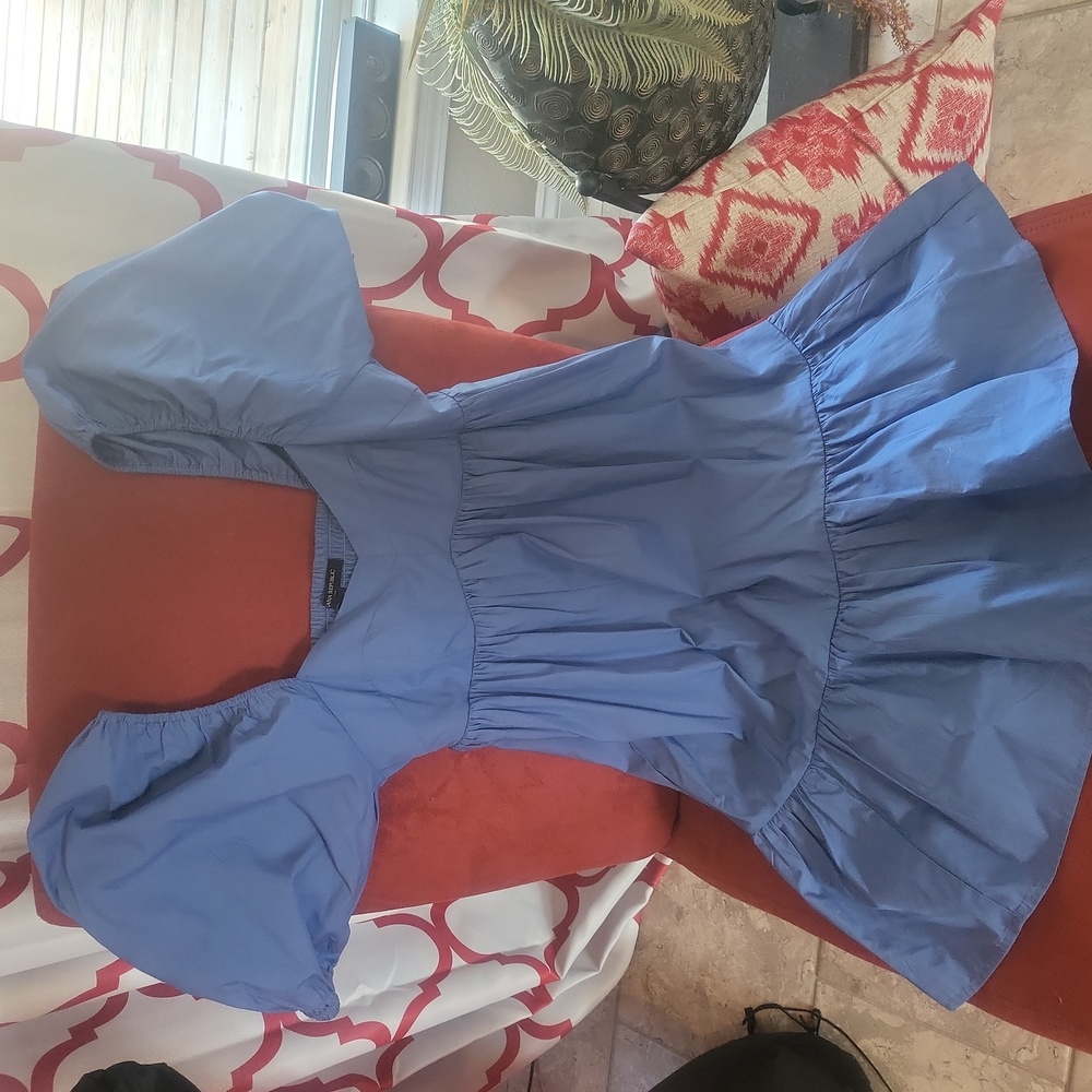 Banana Republic XXS never worn no tags. Blue and short sleeved.